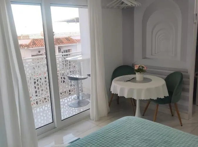 Silver Horizon Luxury